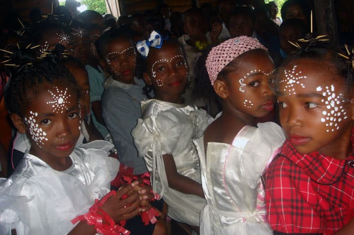 DECEMBRE 2016 : Michel Gallay s’est rendu à la fête de Noël à l’école de brousse Miarantsoa